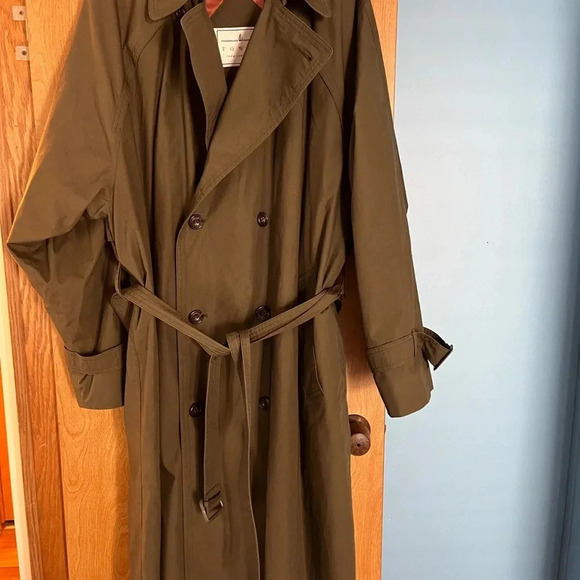 London Fog Trenchcoat - Picture 2 of 11